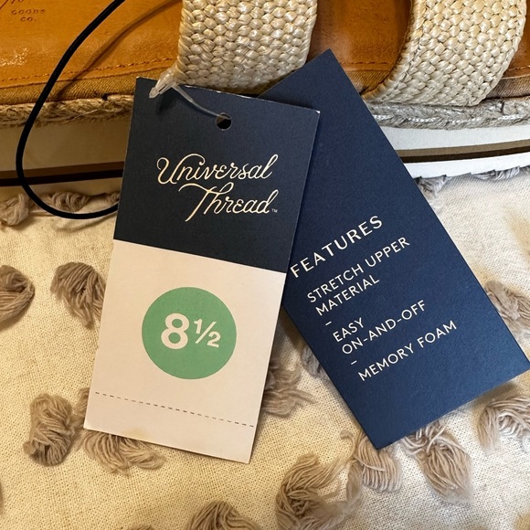 Universal Thread sandals - Picture 3 of 3